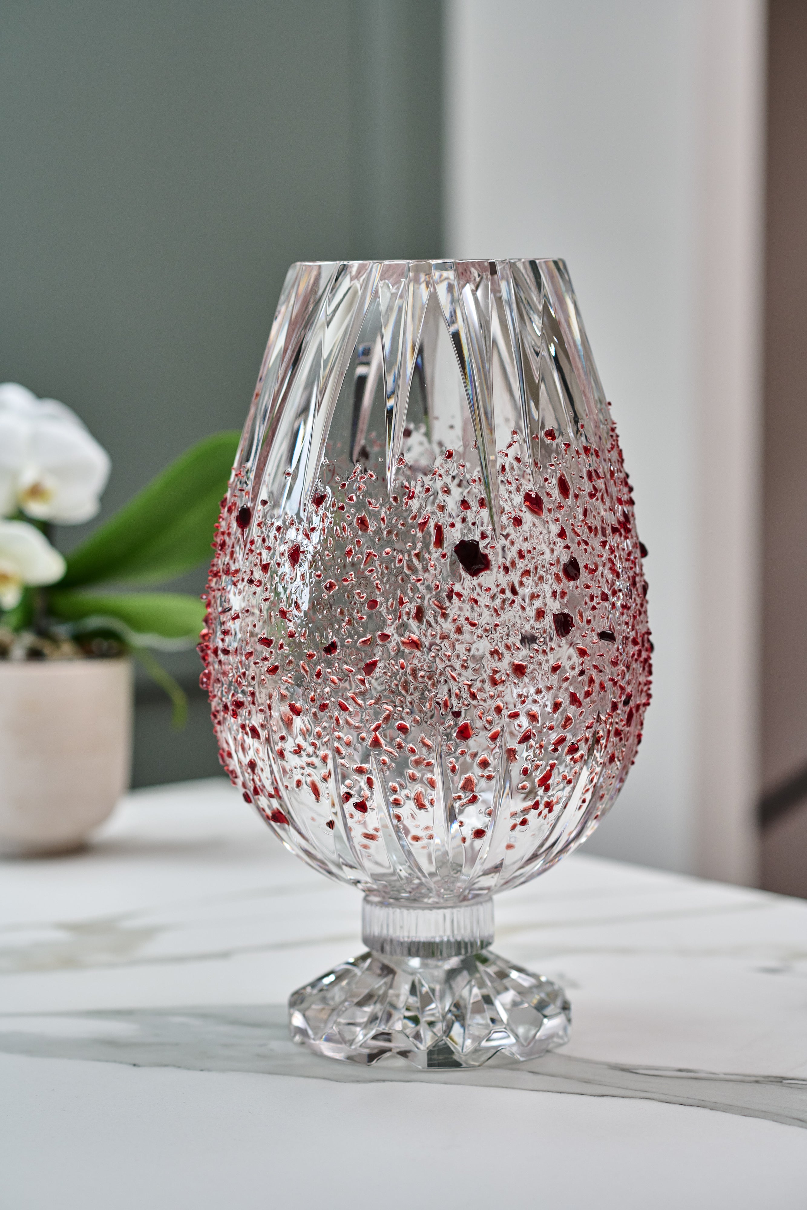 Graffiante Red Vase by Mario Cioni/Tondo Doni - Exquisite Luxury Crystal Vase