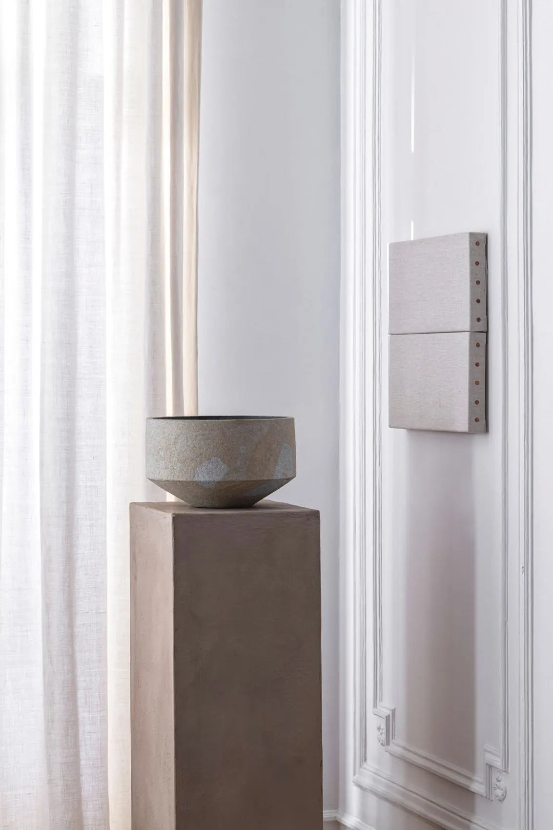Vase largo by Gardeco- Sculpture