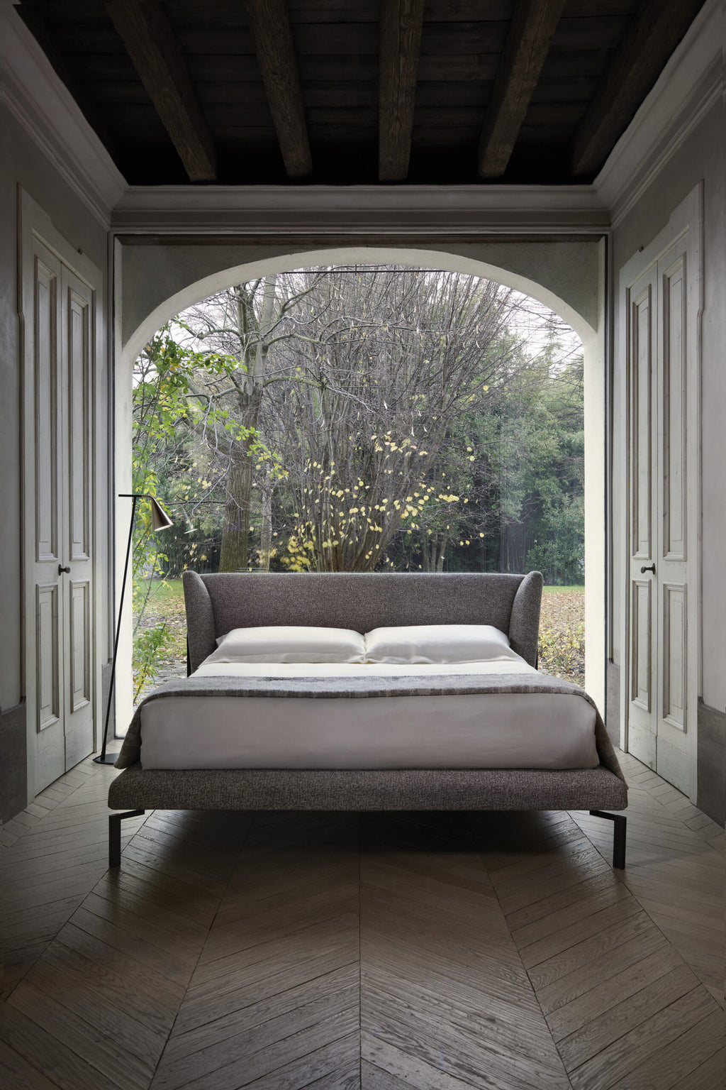 Dominick King Bed by Conte Casa