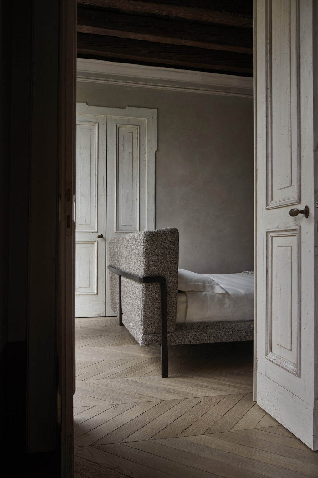 Dominick King Bed by Conte Casa