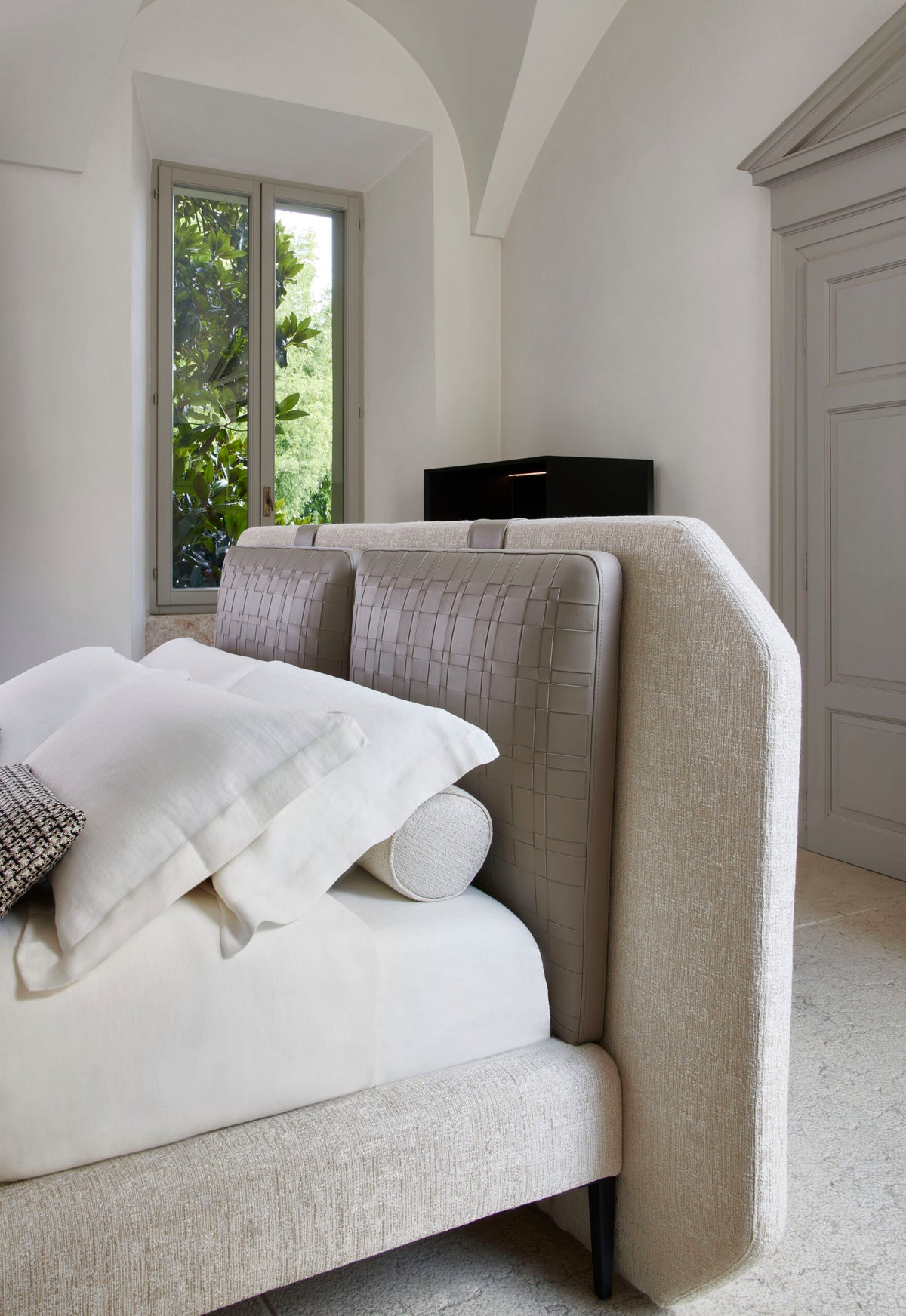 Karl King Bed by Conte Casa