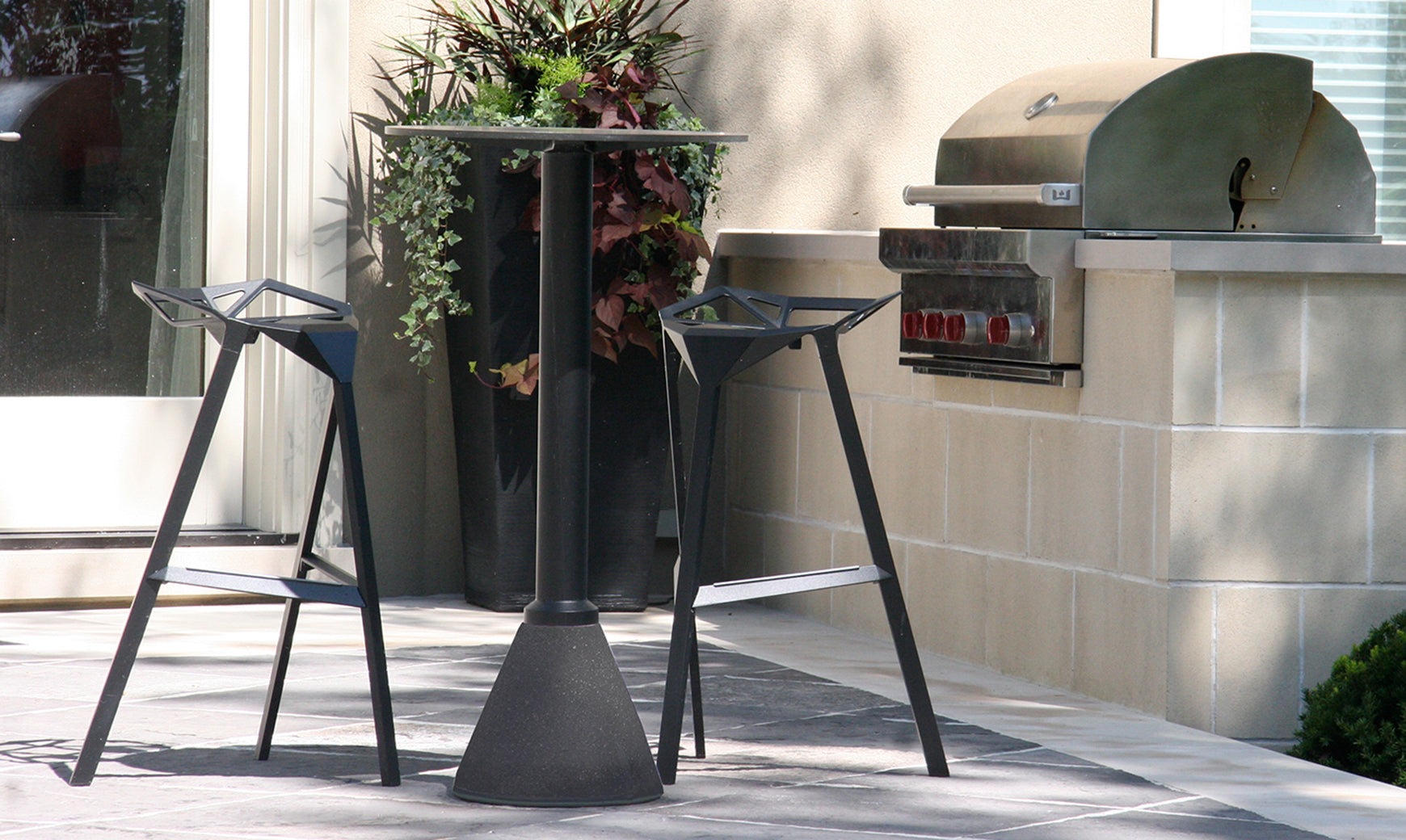 Table_One Bistrot by Magis – Luxury Outdoor Bistro Table