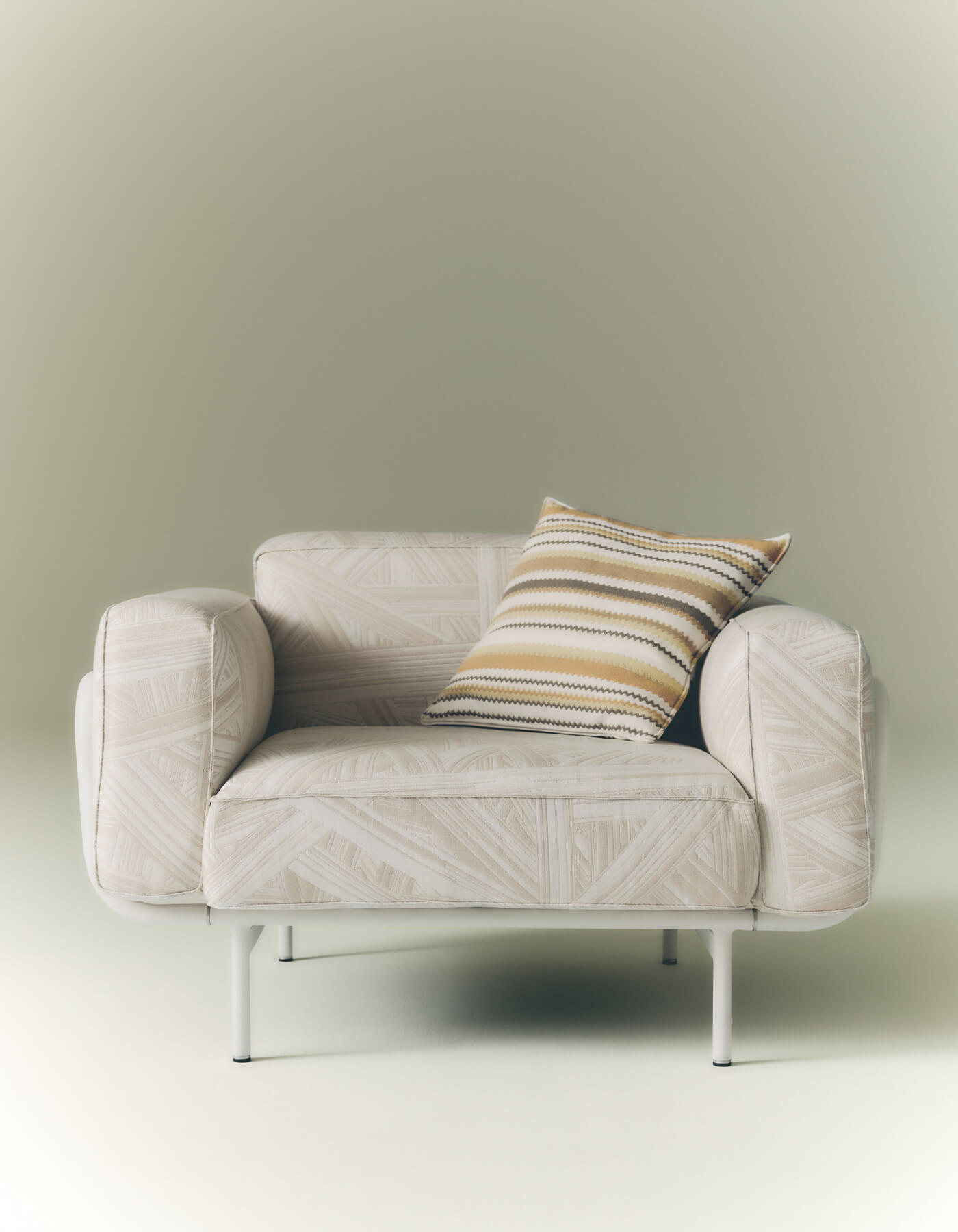 Estendo by Roda – Elegant Outdoor Luxury Armchair
