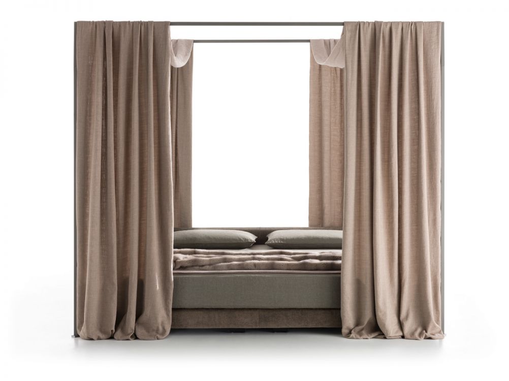 You and Me Canopy Bed by Ivano Redaelli