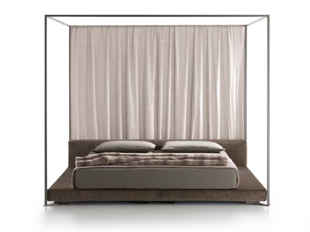 You and Me Canopy Bed by Ivano Redaelli